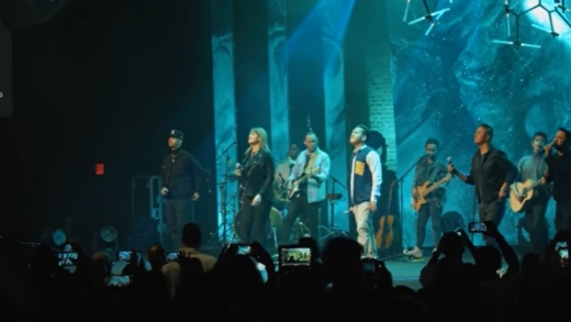 Gilberto Daza – ¿Quién Dijo Miedo? (Live) Ft. Marcela Gandara, Josh Morales, Indiomar, LuisFa